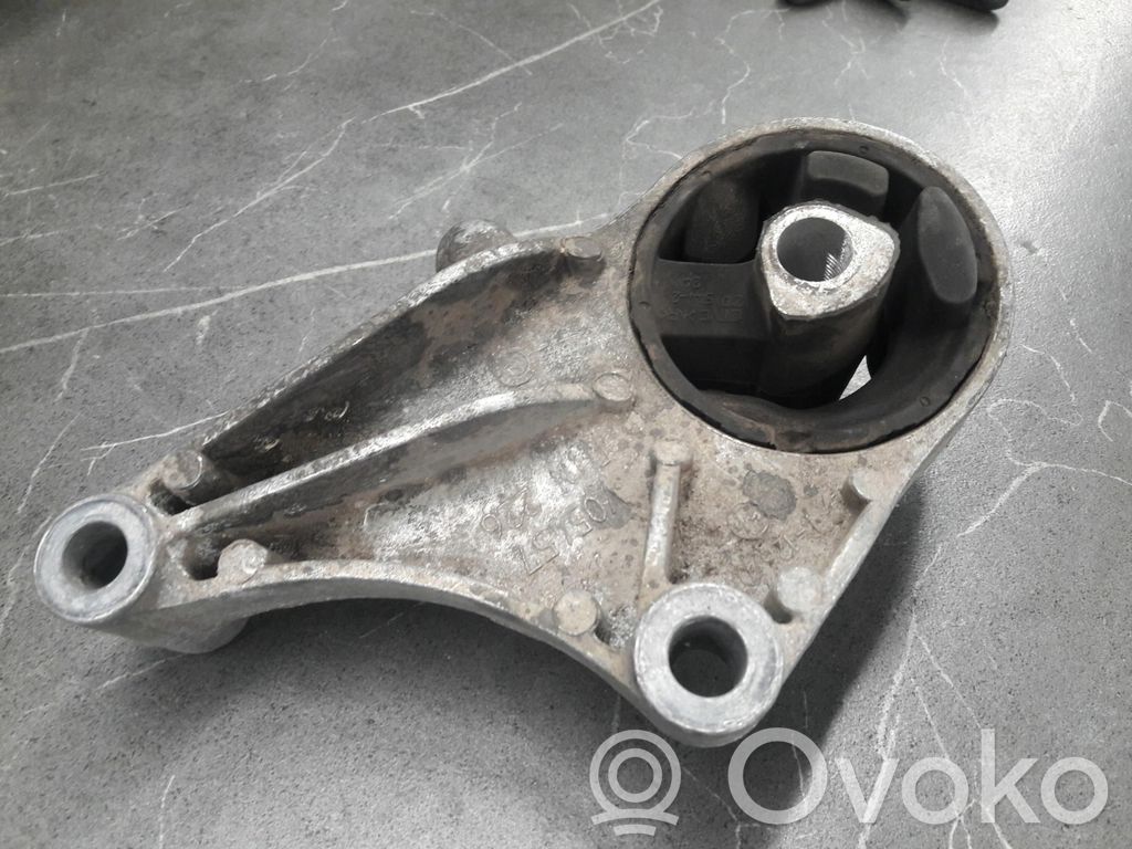 Opel Astra H Engine mounting bracket 