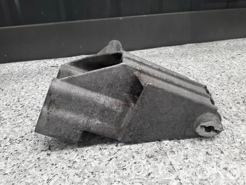 Alfa Romeo 147 Engine mounting bracket 
