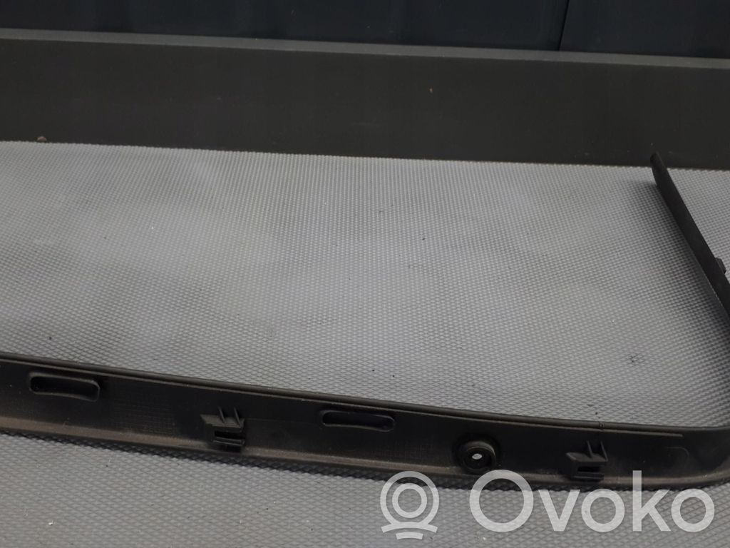 BMW 3 E46 Takaluukun/tavaratilan ylempi verhoilu 
