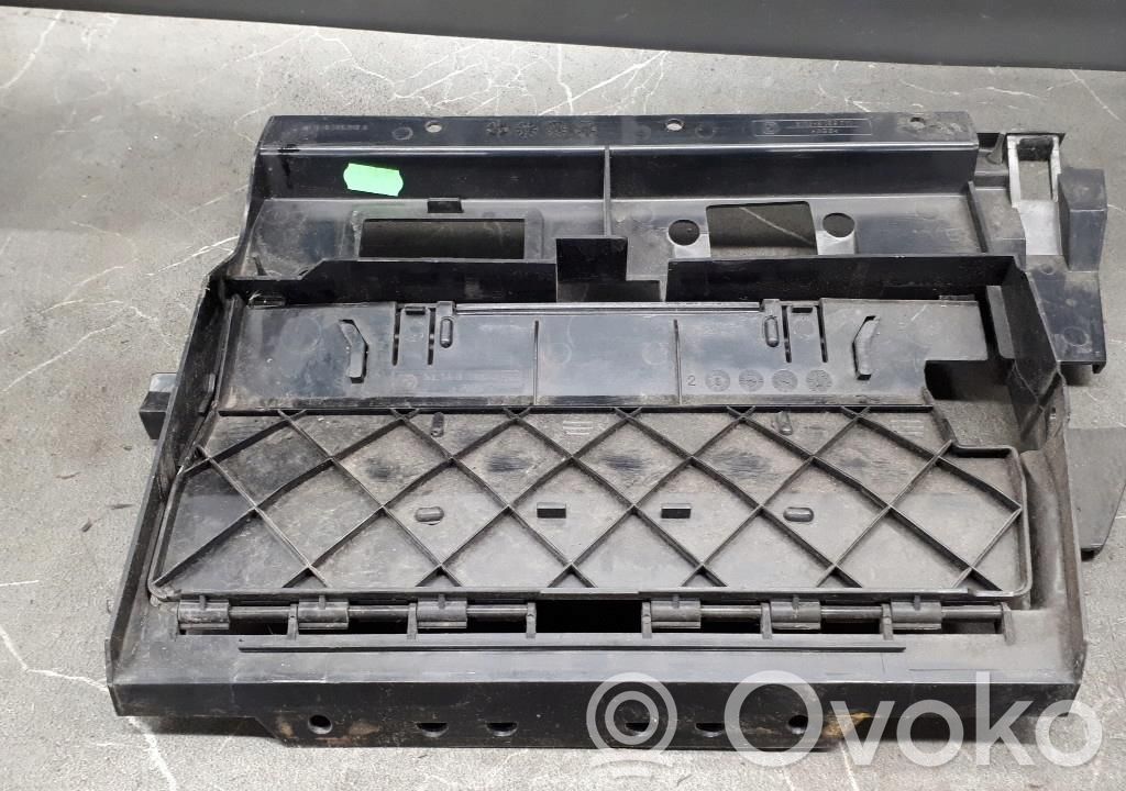 BMW 5 E39 Fuse box cover 