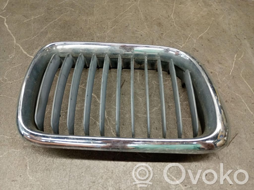 Front bumper upper radiator grill   8185802