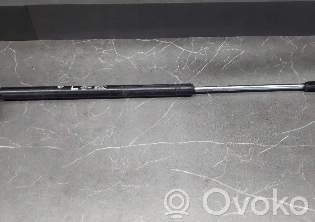 Toyota Corolla E90 Bagažinės amortizatorius 