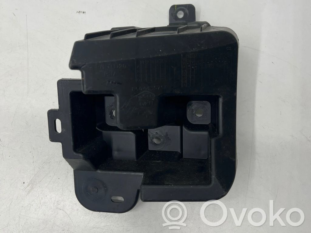 Renault Clio V Rear bumper mounting bracket 