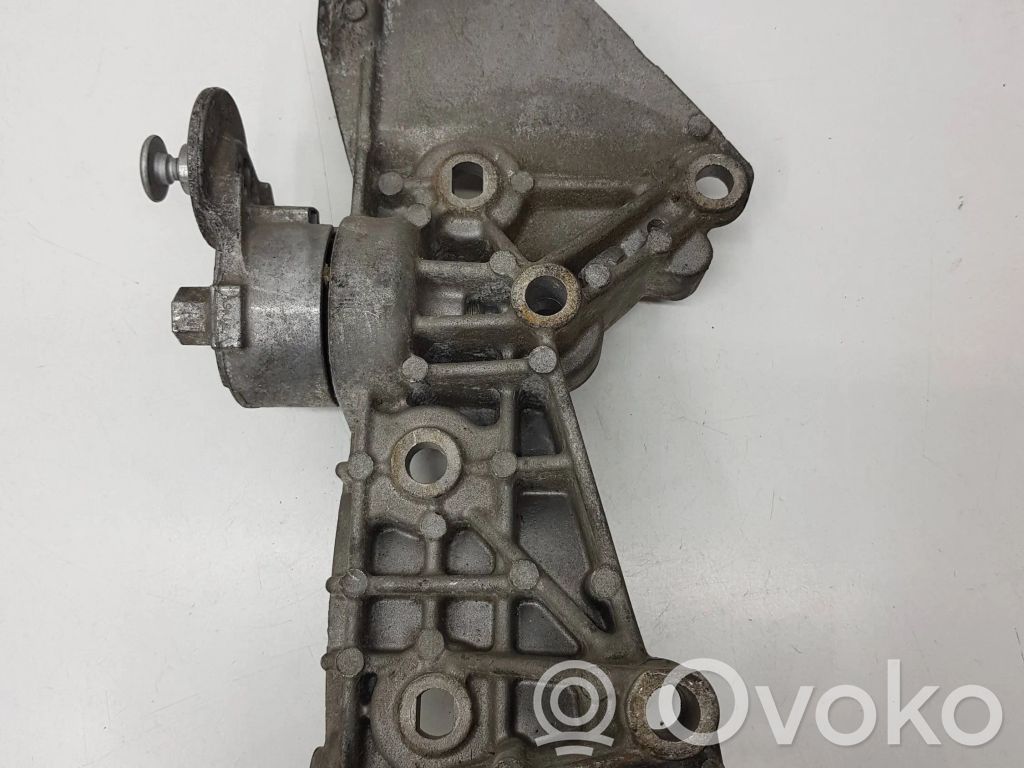 Nissan Note (E11) Engine mounting bracket 