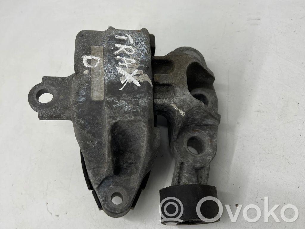 Chevrolet Trax Engine mount bracket 