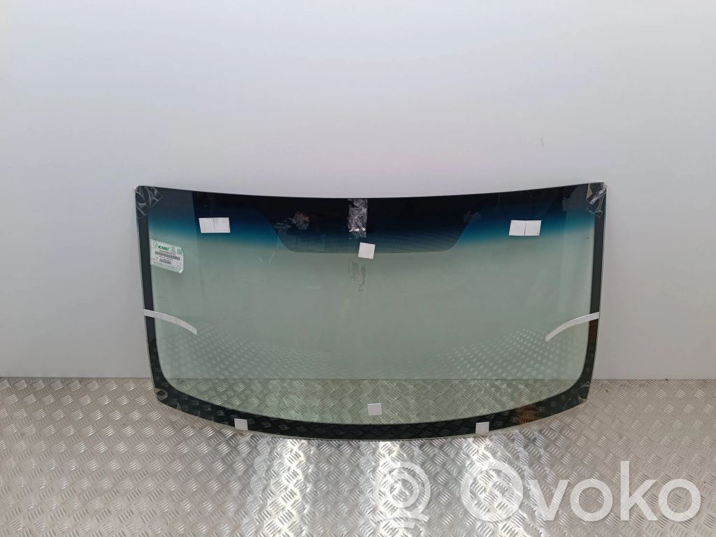 Front windscreen/windshield window   43R001853,E000039,DOT683A1M650
