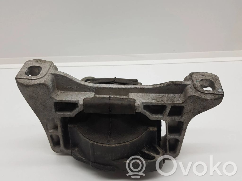 Ford Kuga II Engine mount bracket 