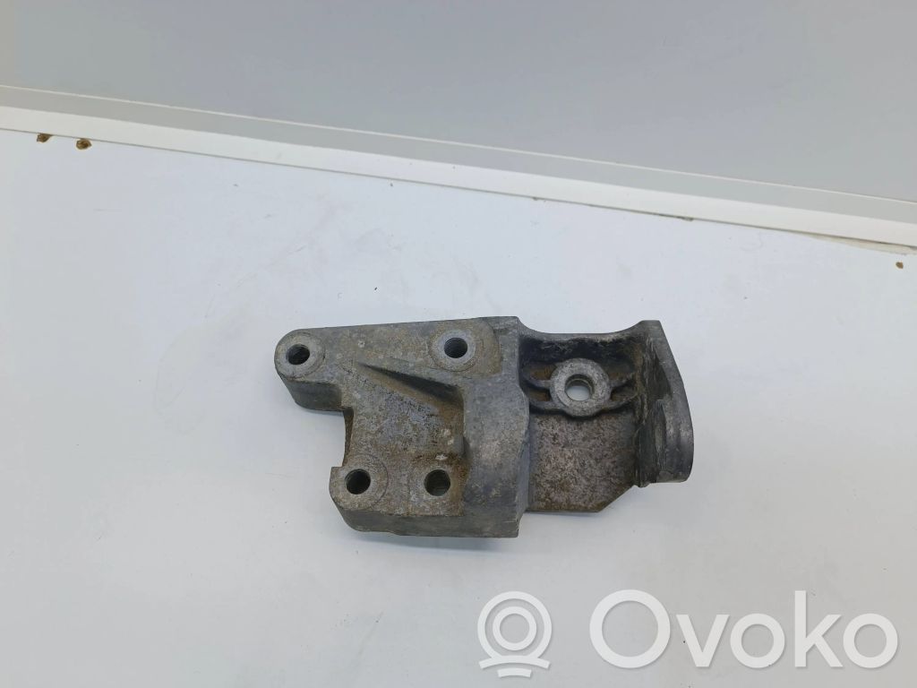Peugeot 508 Engine mounting bracket 