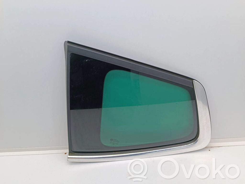 Opel Zafira C Rear side window 