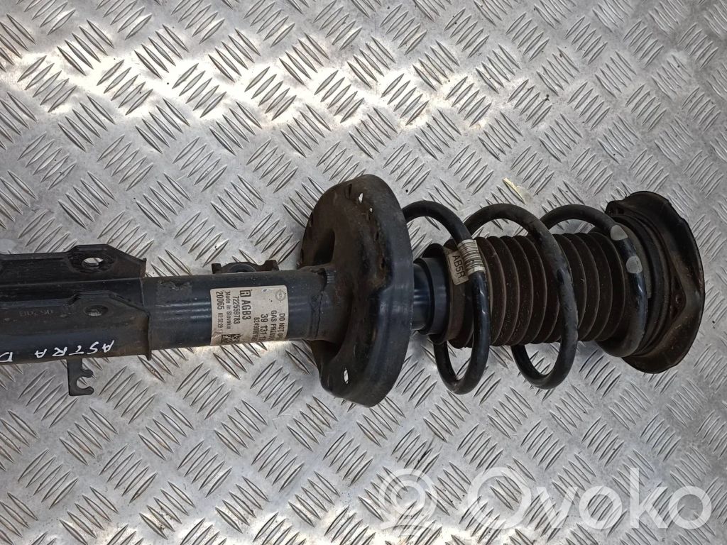Opel Astra K Etuiskunvaimennin kierrejousella 