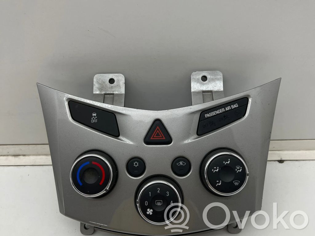 Chevrolet Trax Climate control unit 