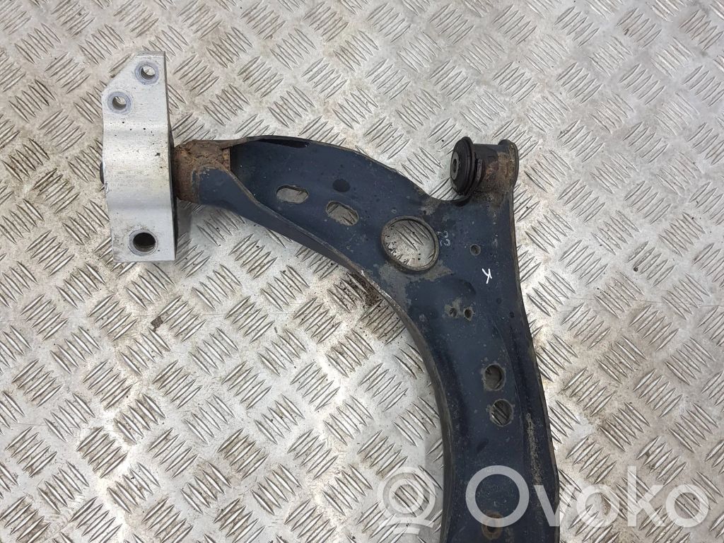 Volkswagen PASSAT B7 Front lower control arm/wishbone 