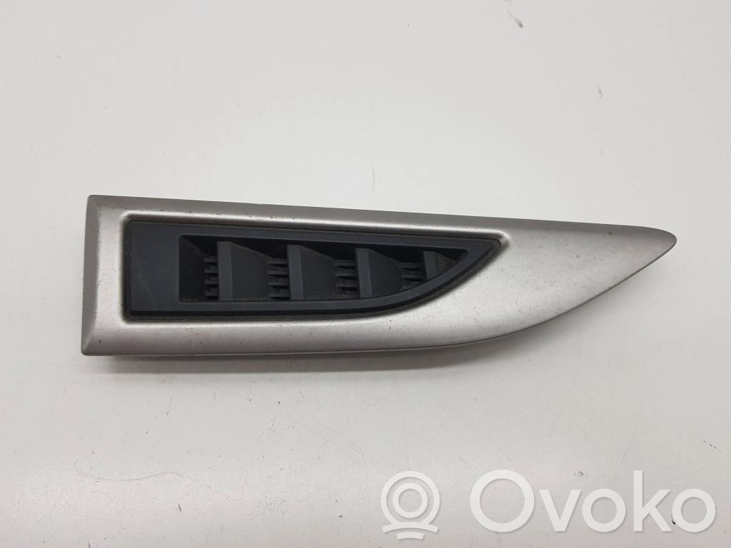 Chevrolet Captiva Grill / Wlot powietrza błotnika przedniego 