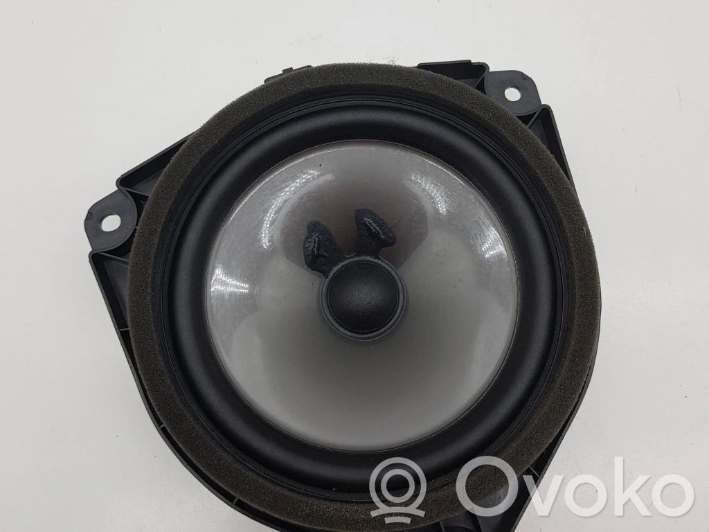 Lexus NX Garsiakalbis (-iai) galinėse duryse 