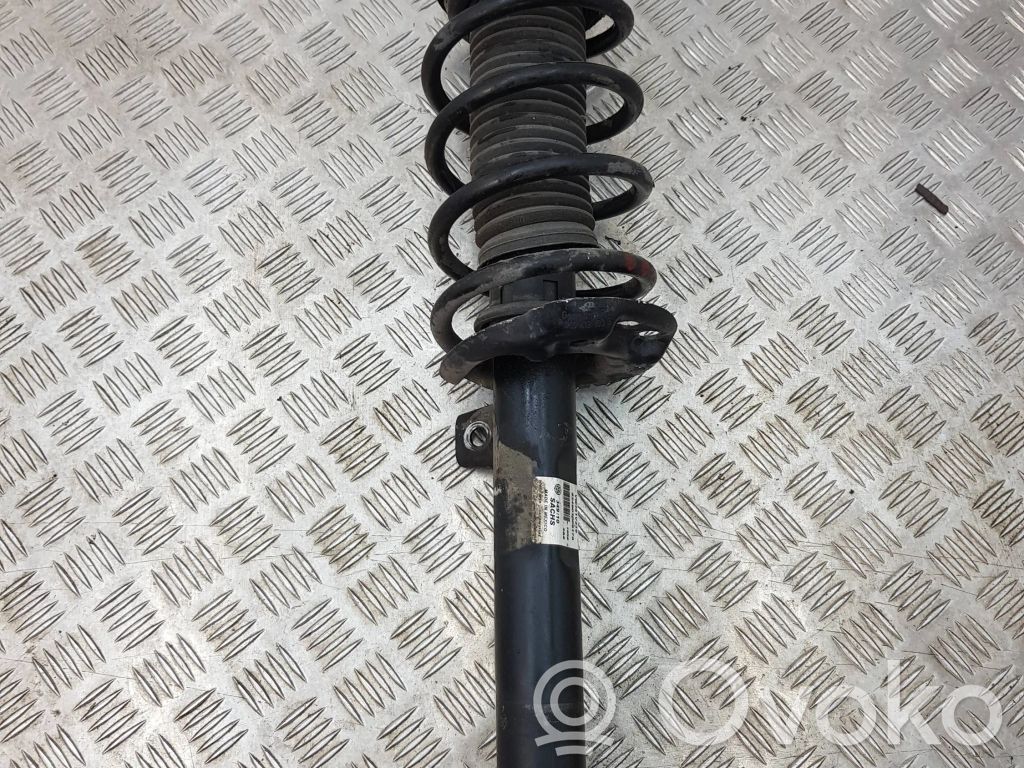 Volkswagen Jetta VI Amortyzator osi przedniej ze sprężyną 