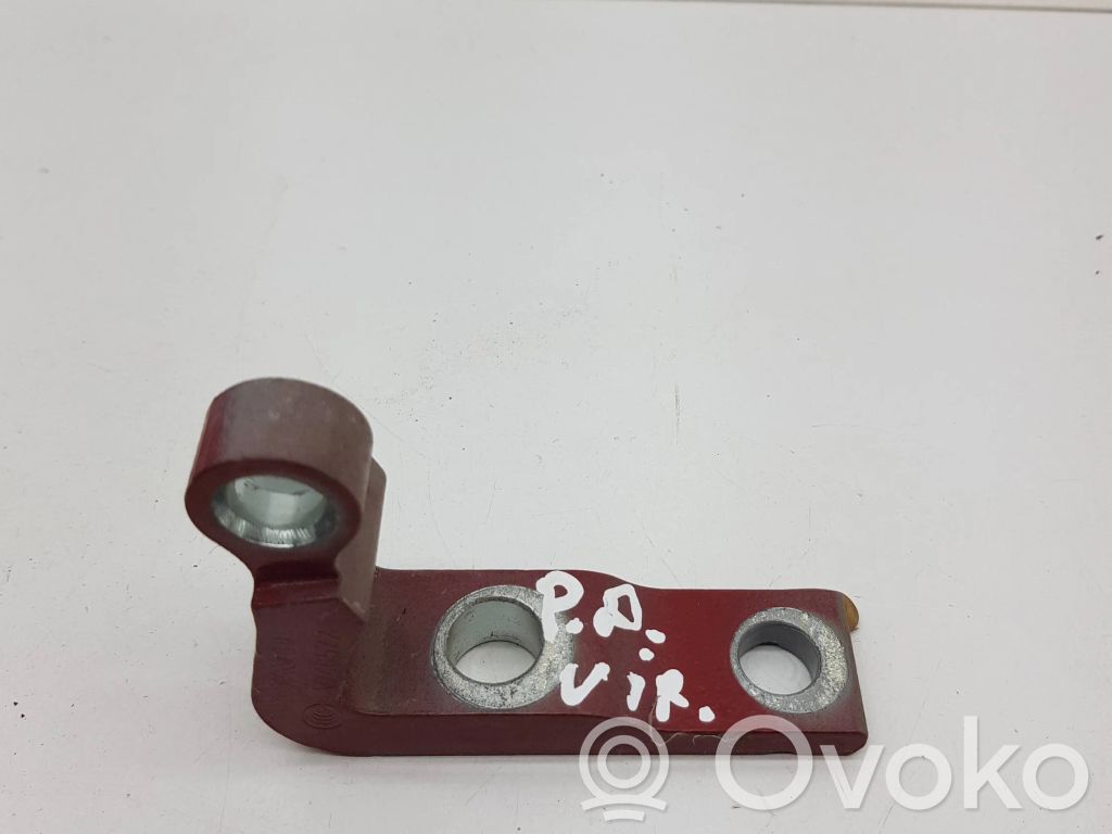 Volvo XC60 Front door upper hinge 