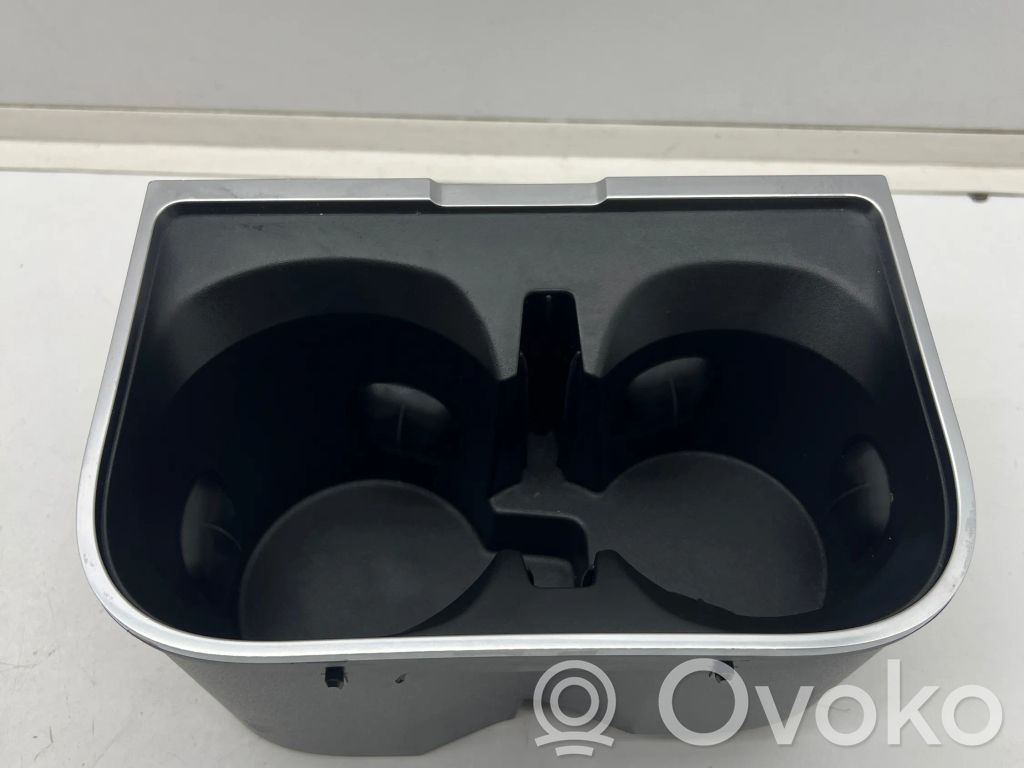 Jaguar I-Pace Cup holder front 