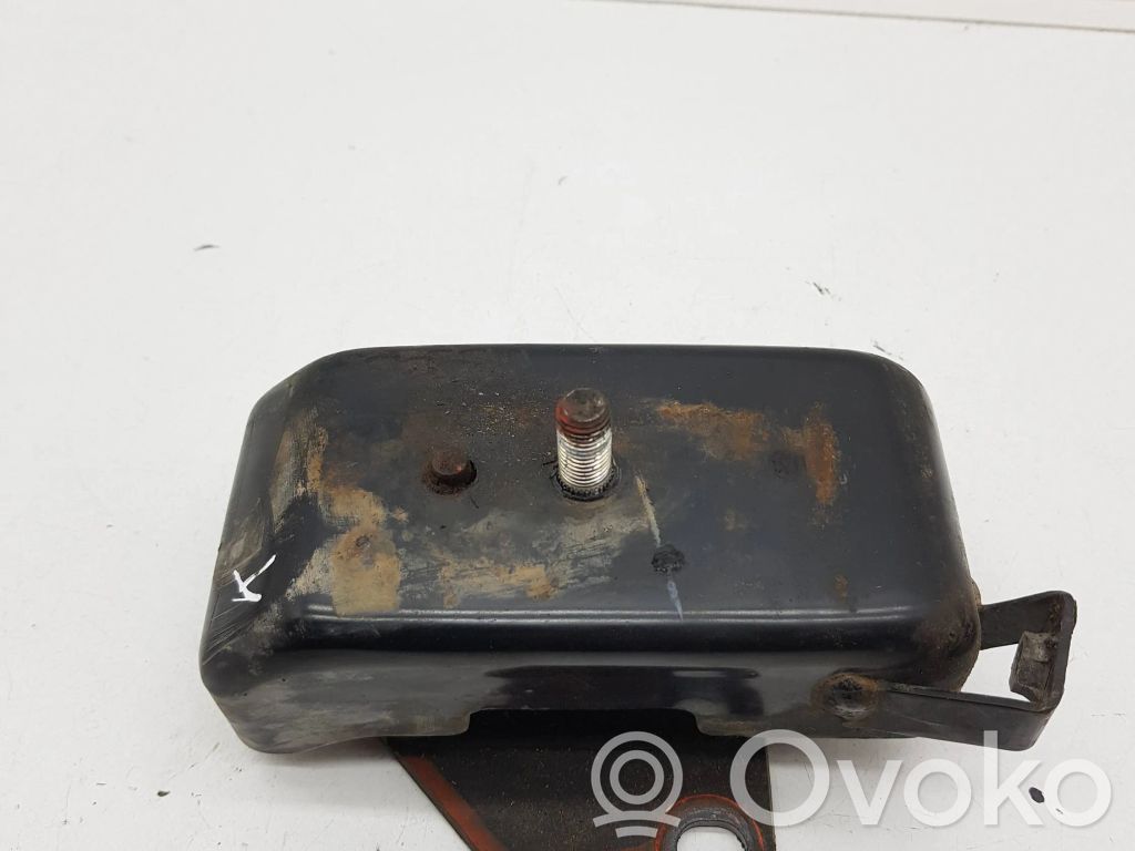 Mitsubishi L200 Engine mount bracket 