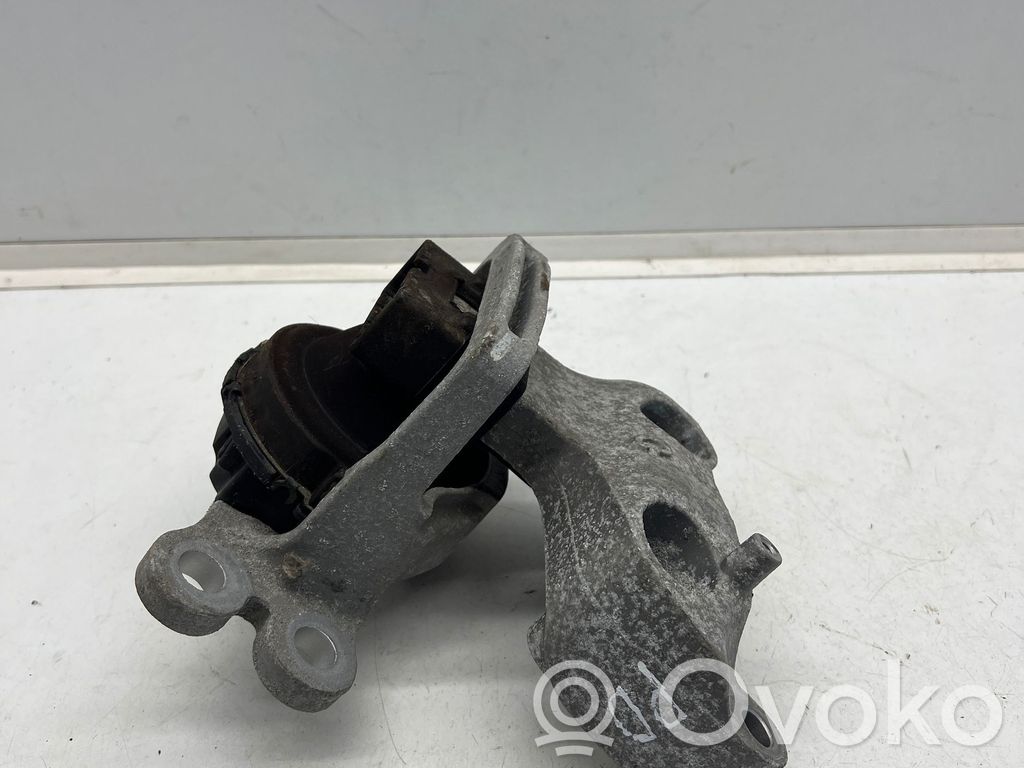 Nissan X-Trail T32 Engine mount bracket 