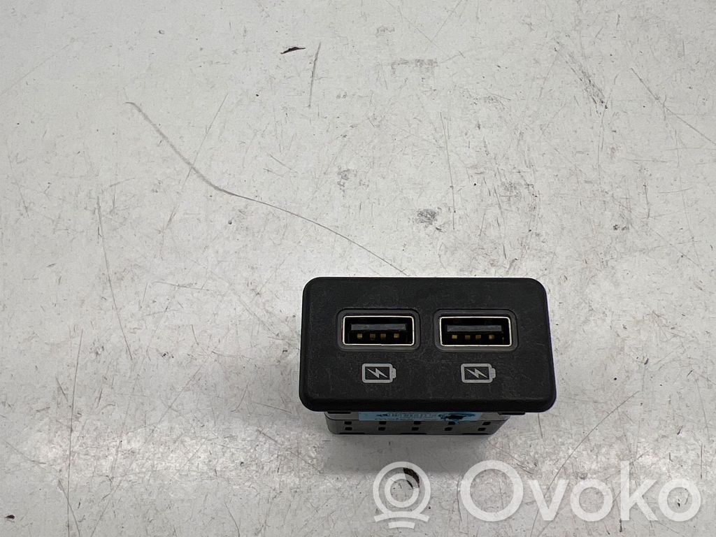 Peugeot 508 II Enchufe conector USB 