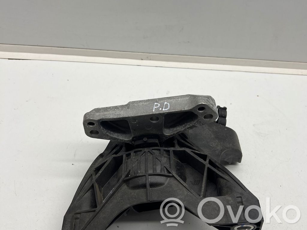 Peugeot 5008 II Engine mount bracket 