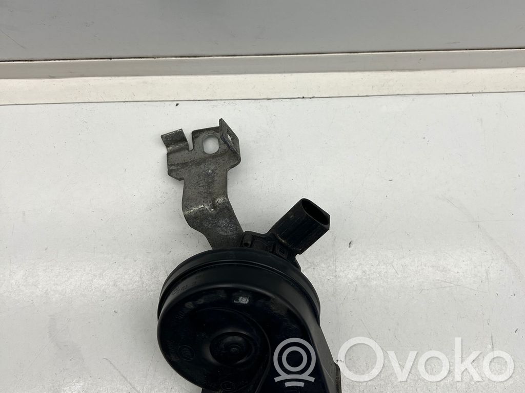 Volkswagen PASSAT B8 Horn signal 