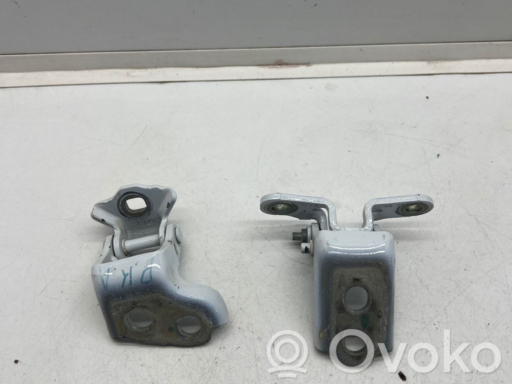Front door lower hinge   1806R,47122