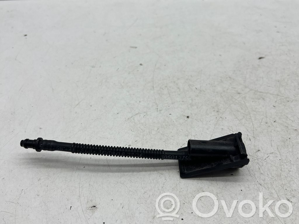 Ford Focus Windshield washer spray nozzle 