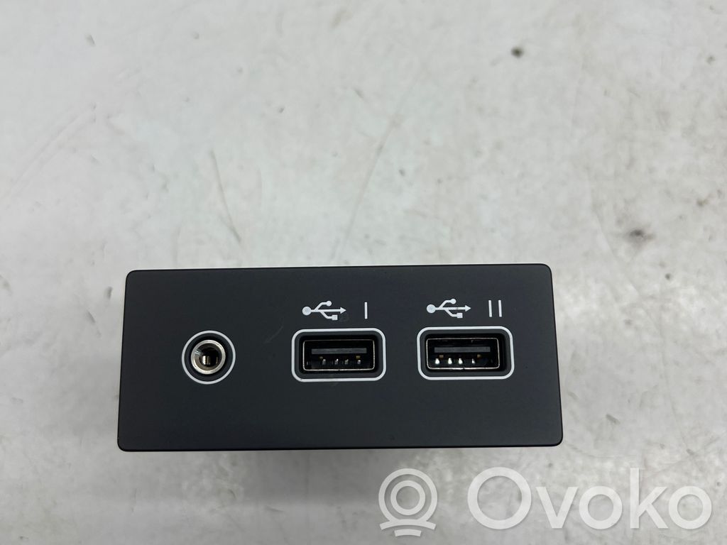Renault Clio V USB socket connector 