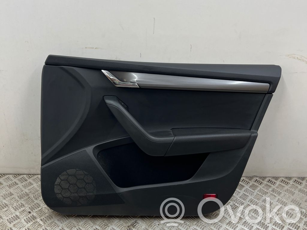 Skoda Octavia Mk3 (5E) Boczki / Poszycie drzwi przednich 