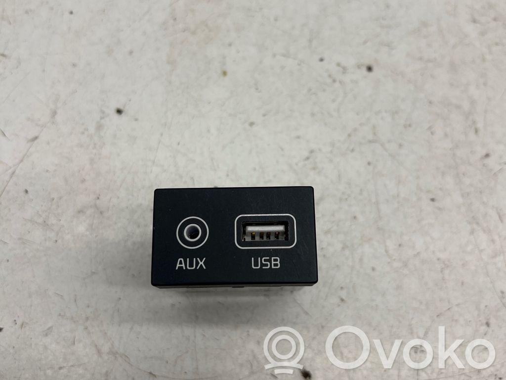 KIA Ceed USB socket connector 