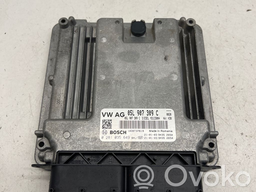 Volkswagen Golf VIII Engine control unit/module 