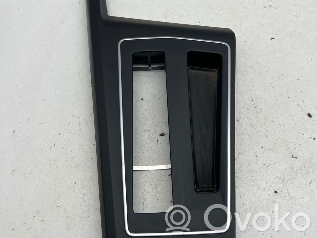 Volkswagen Golf VIII Ramka drążka zmiany biegów 