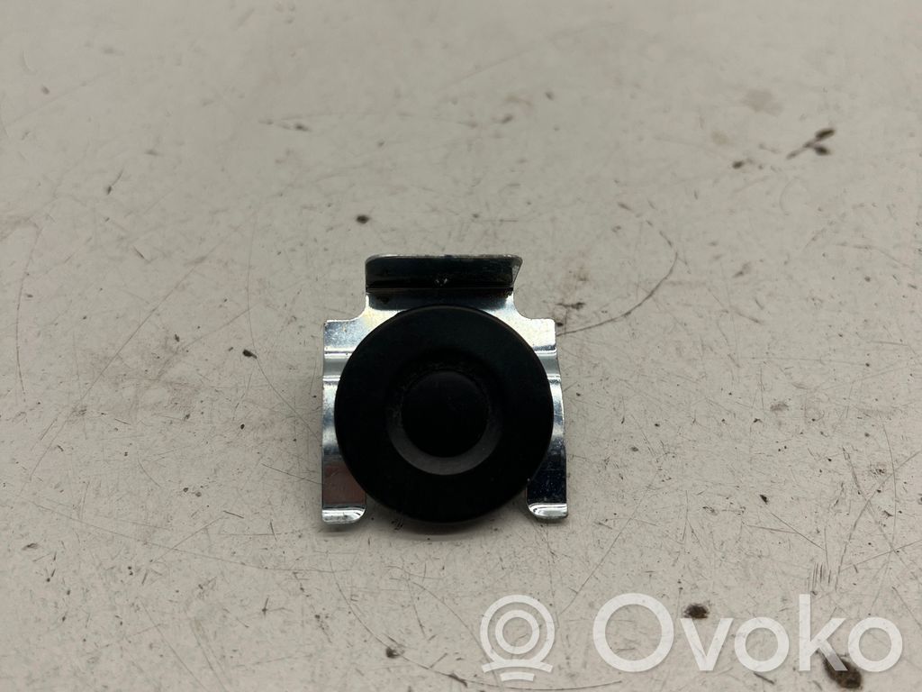 Dacia Spring Interruptor para abrir la puerta trasera 