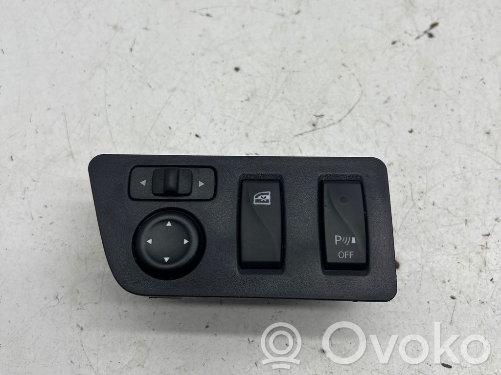 Dacia Spring Wing mirror switch 