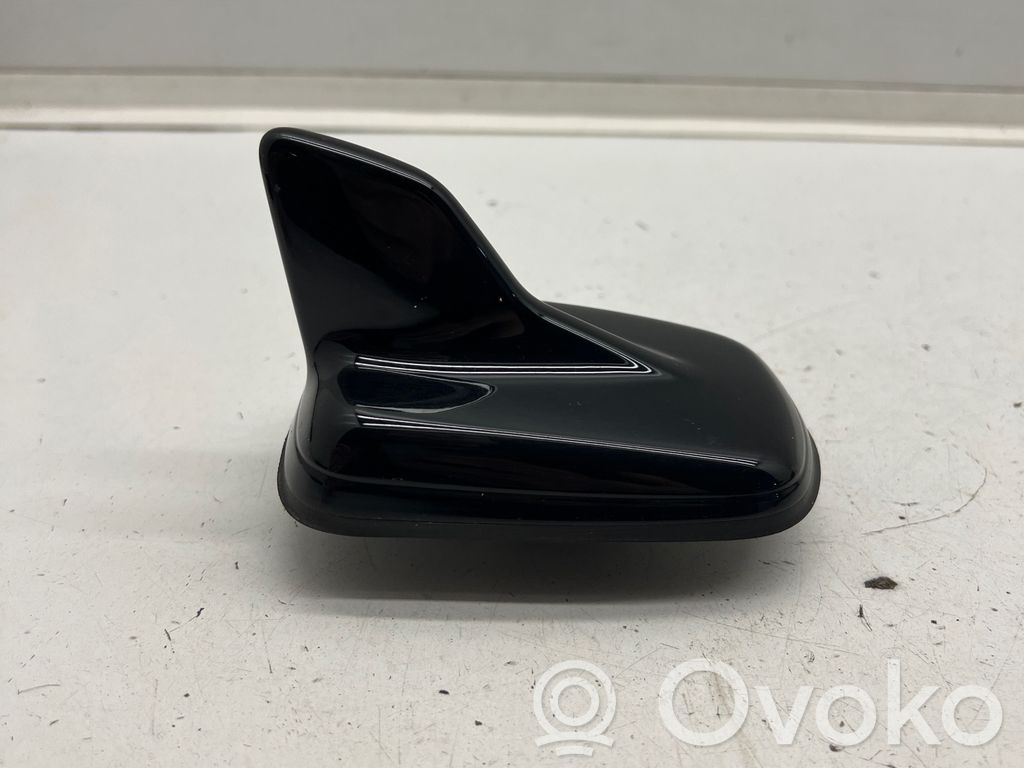 Audi A4 S4 B9 8W GPS-pystyantenni 