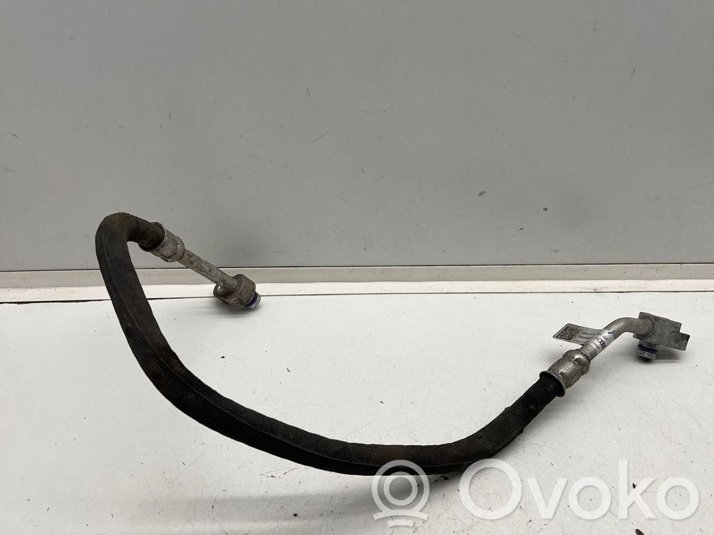 Audi A4 S4 B9 8W Ilmastointilaitteen putki (A/C) 