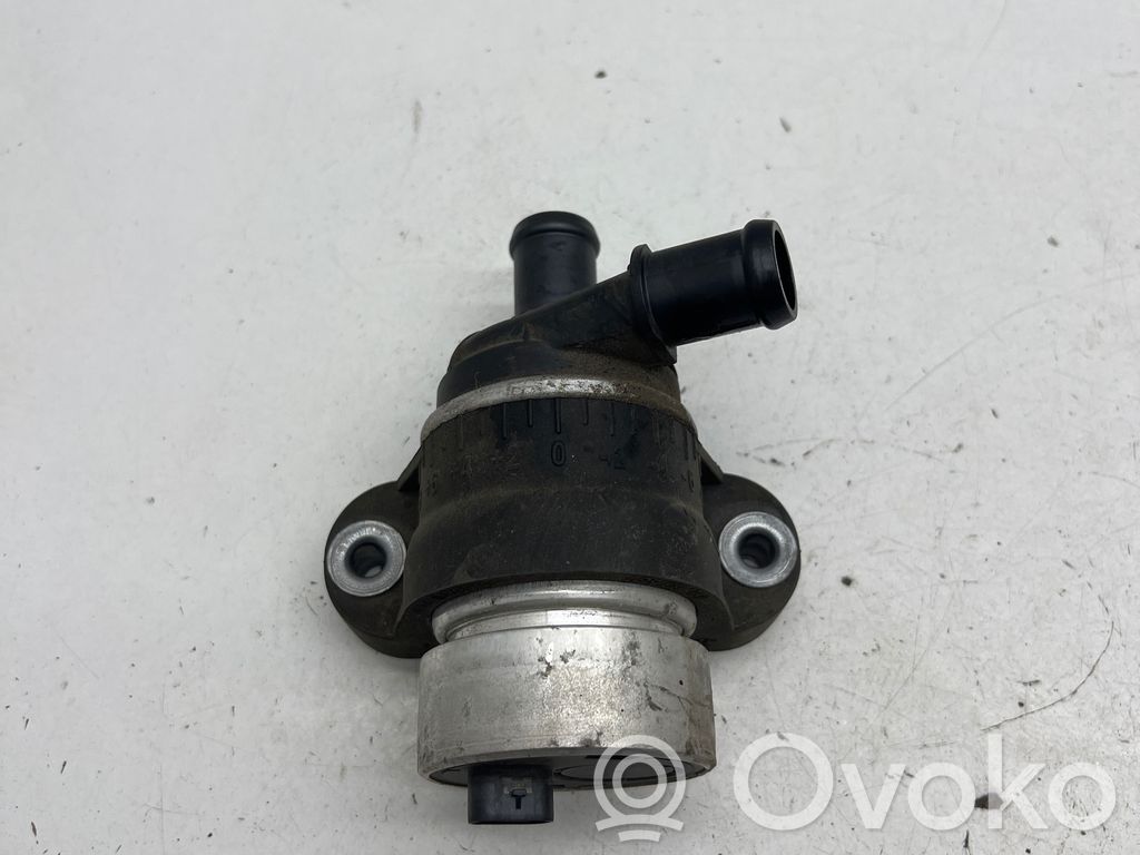Audi A4 S4 B9 8W Pompa cyrkulacji / obiegu wody 