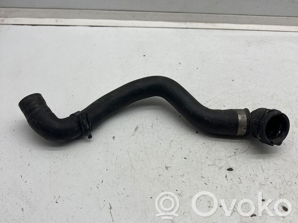 Audi A4 S4 B9 8W Tubo flessibile del liquido di raffreddamento del motore 