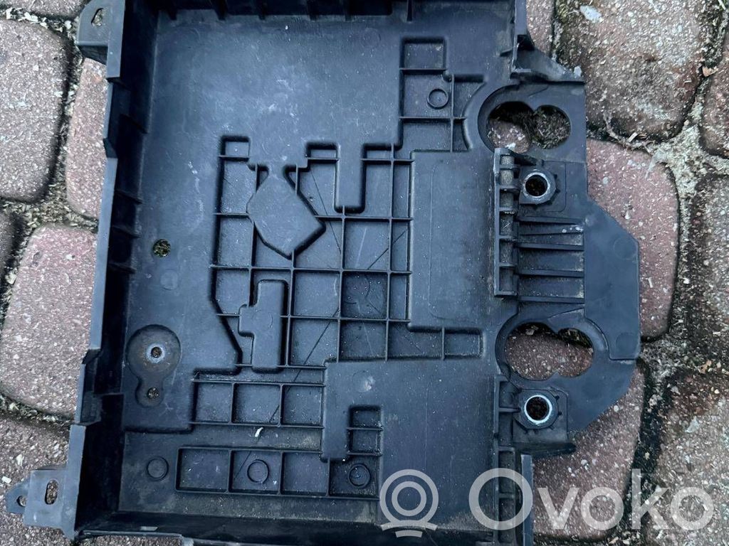 Renault Clio III Battery box tray 