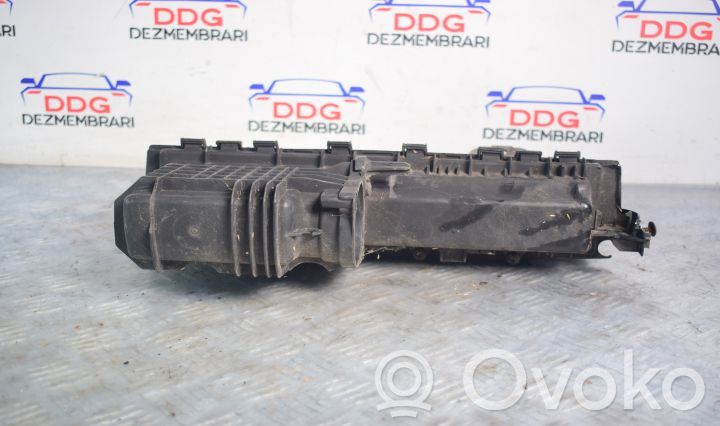 Air filter box   8200557475