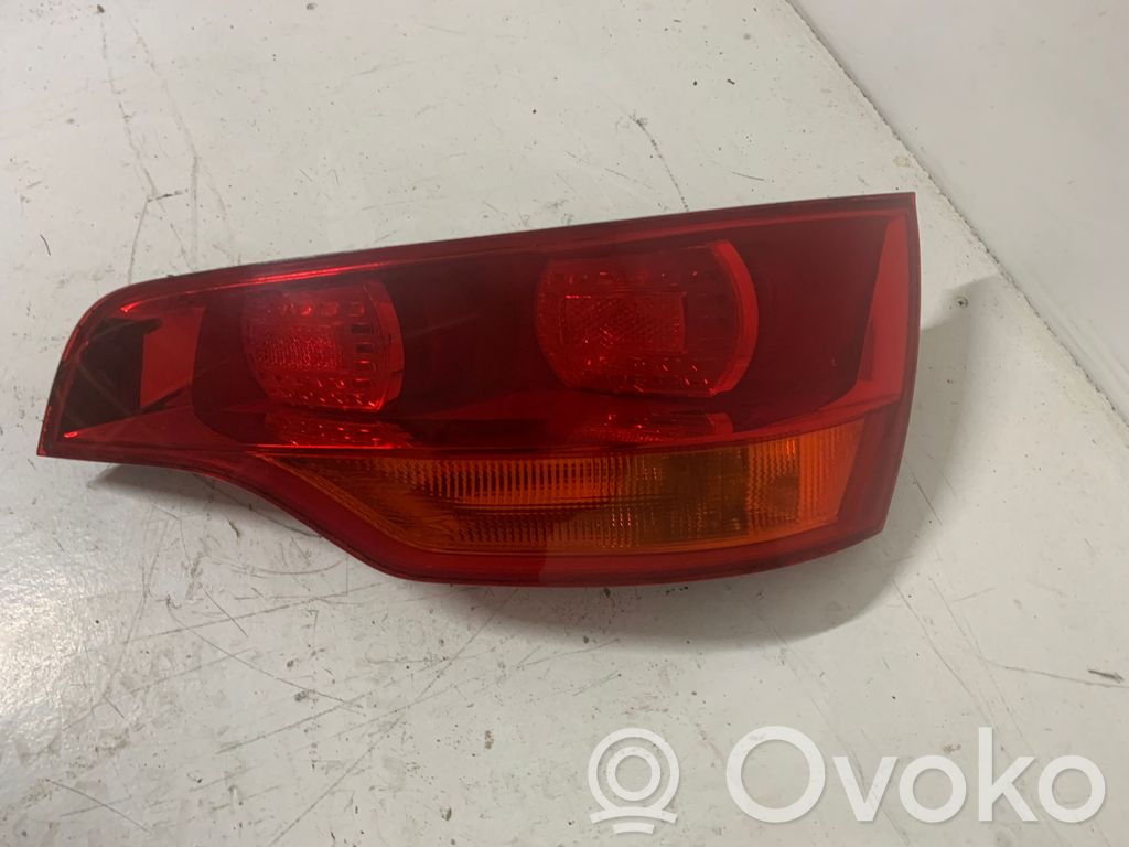 Audi Q7 4L Aizmugurējais lukturis virsbūvē 