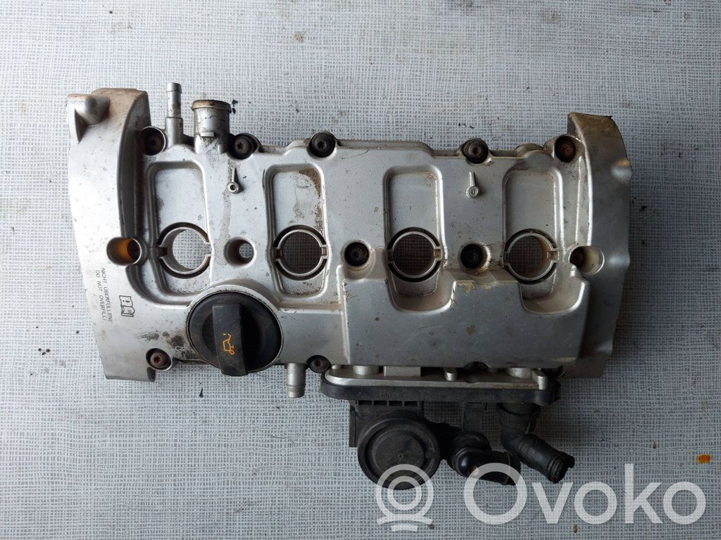 Audi A4 S4 B7 8E 8H Pokrywa zaworów 