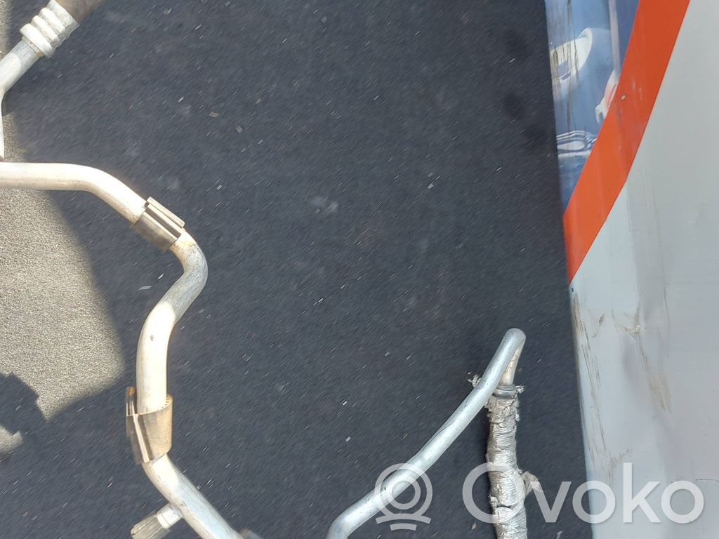 Volkswagen Touran II Ilmastointilaitteen putki (A/C) 