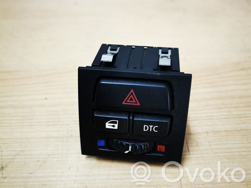 Hazard light switch   6945652