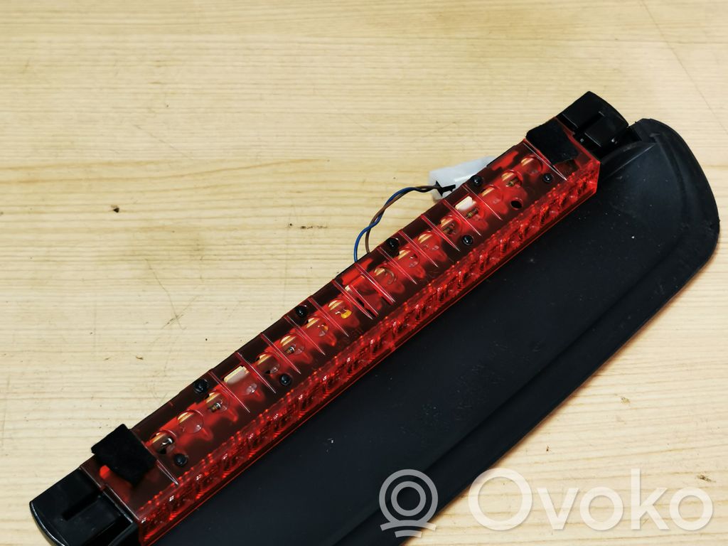Kolmas/lisäjarruvalo   7174628