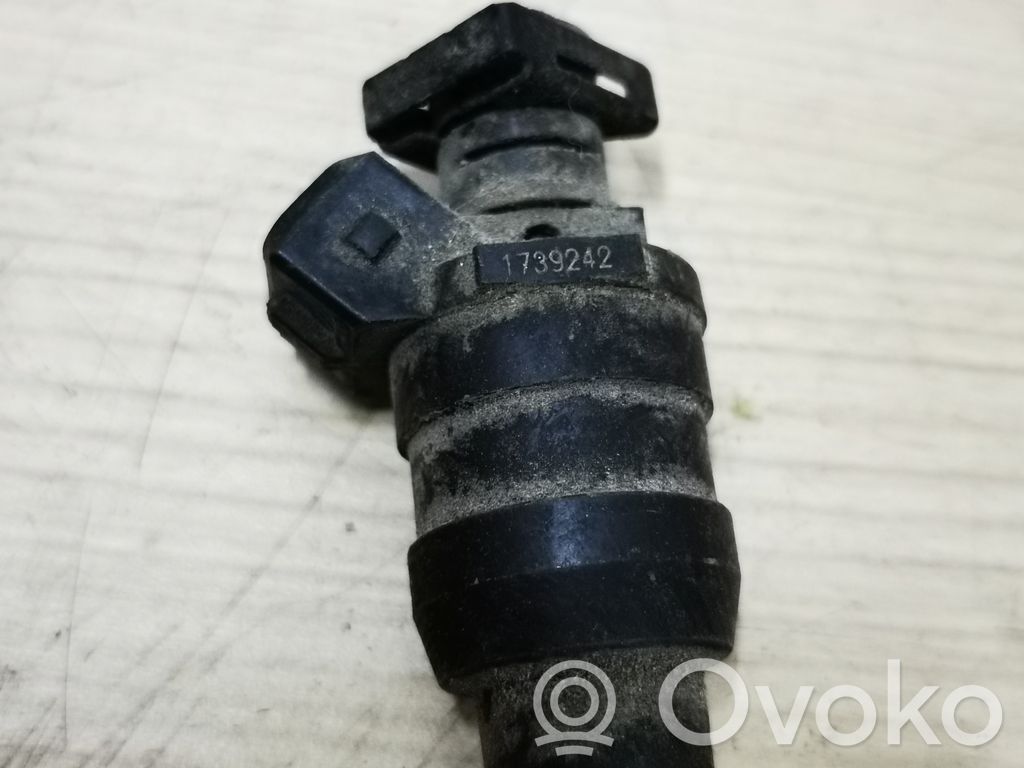 BMW 3 E36 Fuel injector 