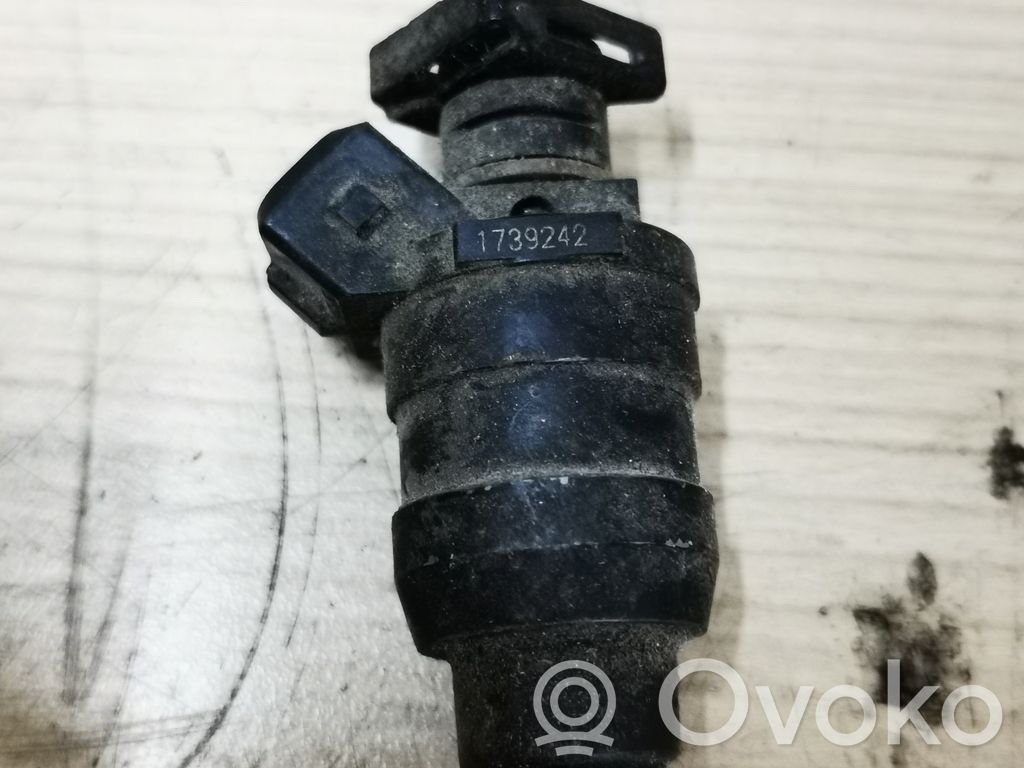 BMW 3 E36 Fuel injector 