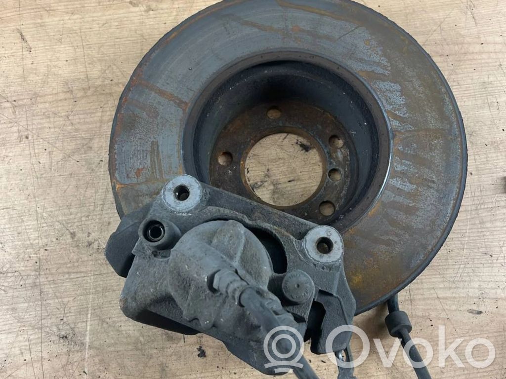 Bremsscheiben und Bremssättel eingestellt   6773202