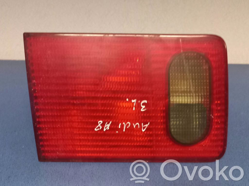 Aizmugurējais lukturis pārsegā   4D0945093